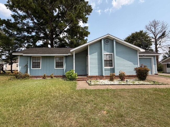 Building Photo - 2312 Creekwood Dr