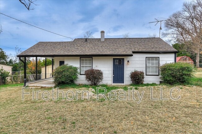 Building Photo - 810 Royalette Ave