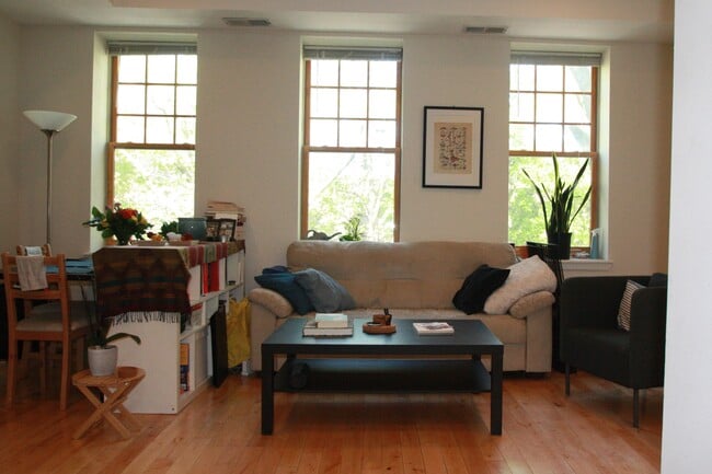 Building Photo - 317 6th S St Unit 3F