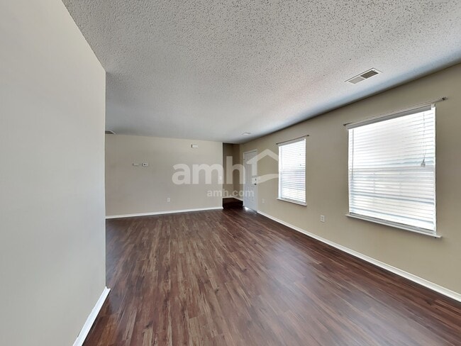 Photo - 8 Martins Hollow Ln