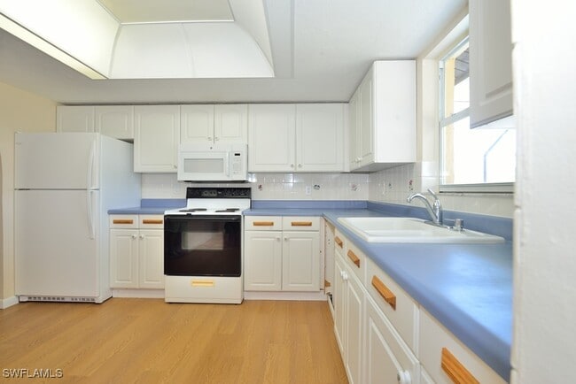 Photo - 1579 25th St SW