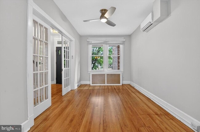Photo - 747 Kentucky Ave SE