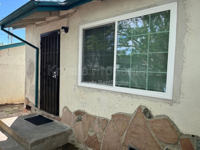 Building Photo - 350 Thomas Ave Unit A