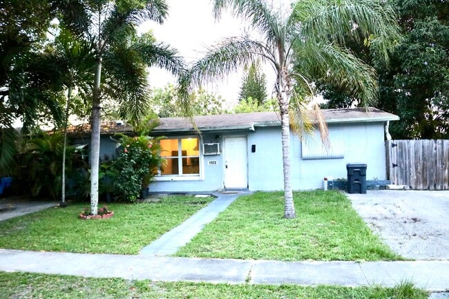 Photo - 1920 N 65th Way