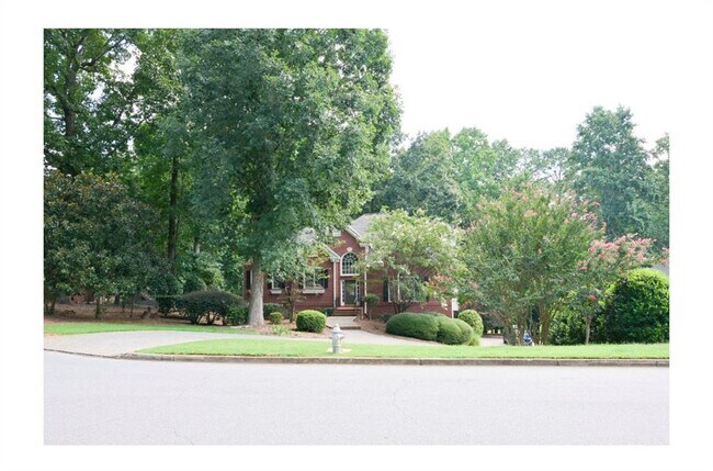 3885 Waterford Dr