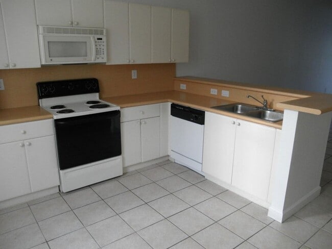 Building Photo - 3002 Shoma Dr