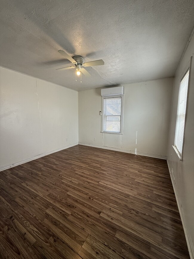 Building Photo - 114 Avenue V