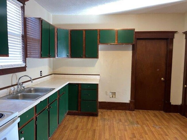 Photo - 3 bed 1 bath, country character and historic charm, Large shop, upstairs bonus room ,lots of uniq...