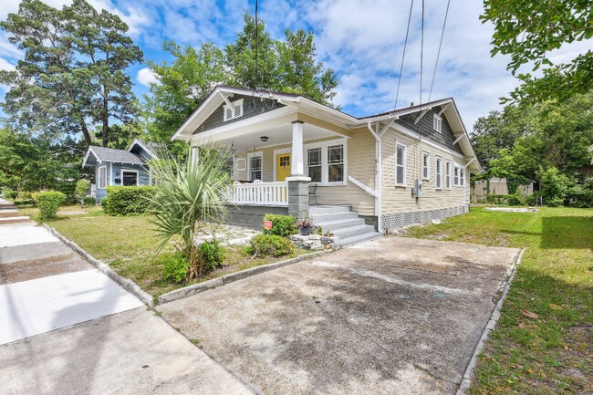 517 W 18th St