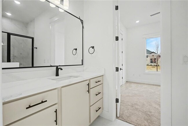 Photo - 310 Hedge Dr