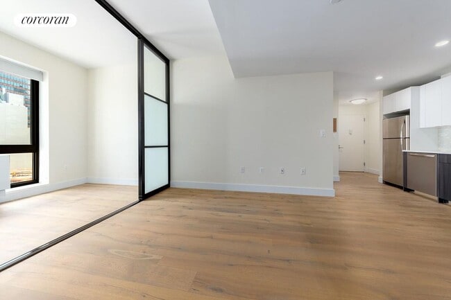Building Photo - 25-21 43rd Ave Rental