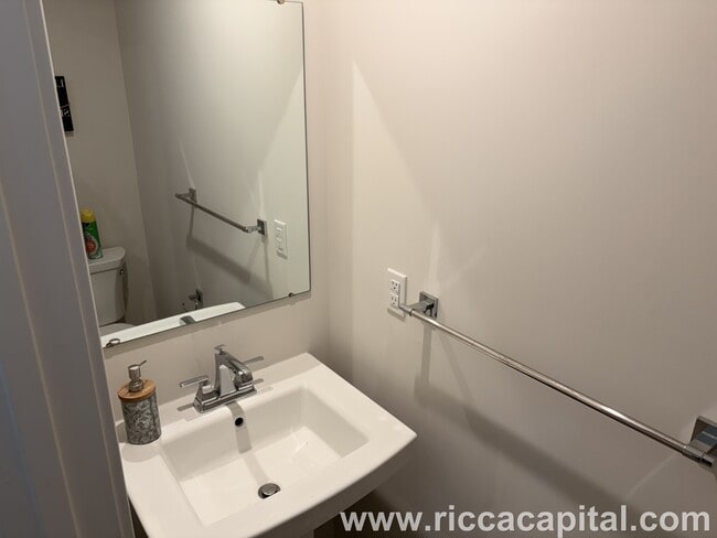 Photo - 119 Plaza Dr