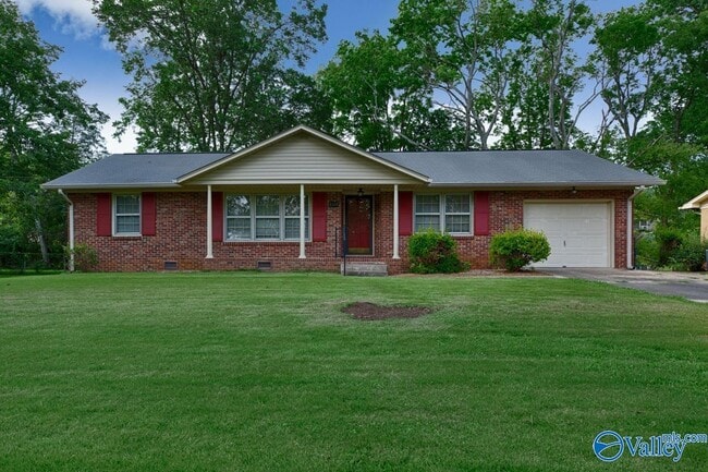 Photo - 2320 Rodgers Dr NE