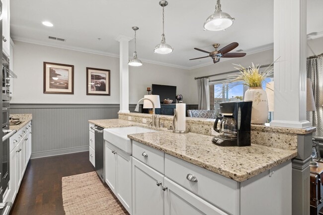 Photo - 4 Gas Light Dr