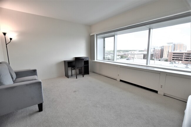 Photo - 555 E William St