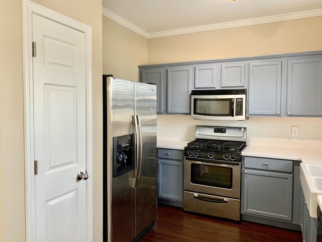 Photo - 4610 Blue Iris Way