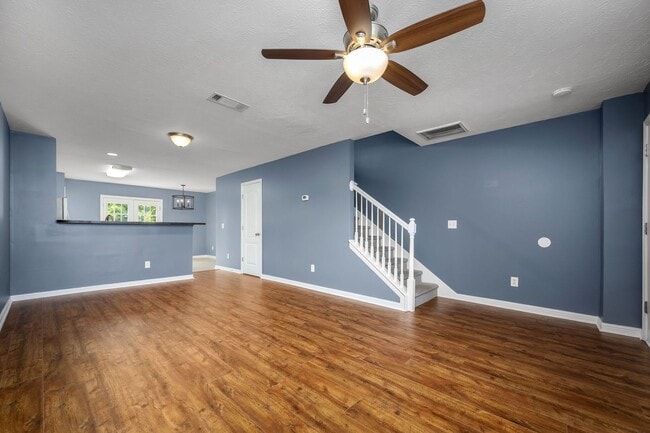 Photo - 213 Stewarts Landing Cir