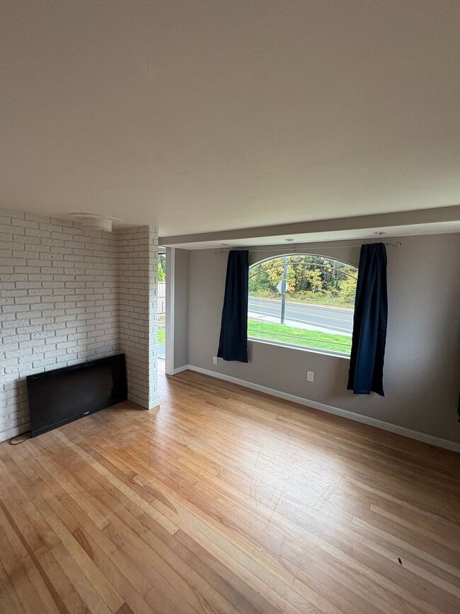 Photo - Charming 2 br Bungalow Seatac!