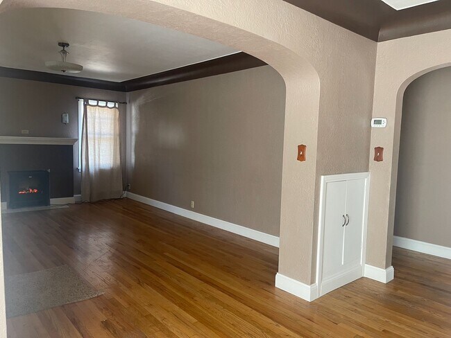 Photo - 749 Alderson Ave