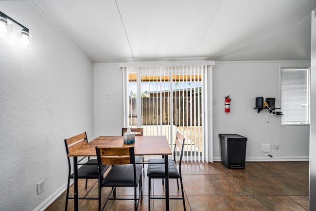 Rooms for Rent-Common Area - 45426 10th St W