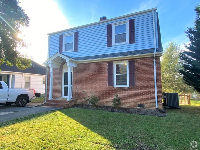 Building Photo - Beautiful 2 Bed/1 Bath Home in Elizabethton