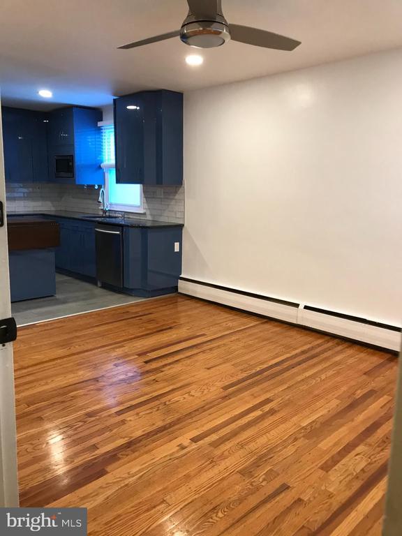 Photo - 212 Robbins St