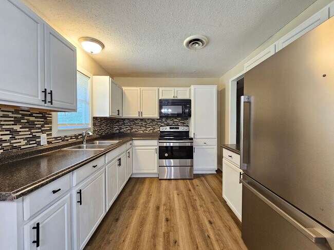Photo - HUGE PRICE REDUCTION & READY FOR MOVE IN - AVAILABLE NOW!