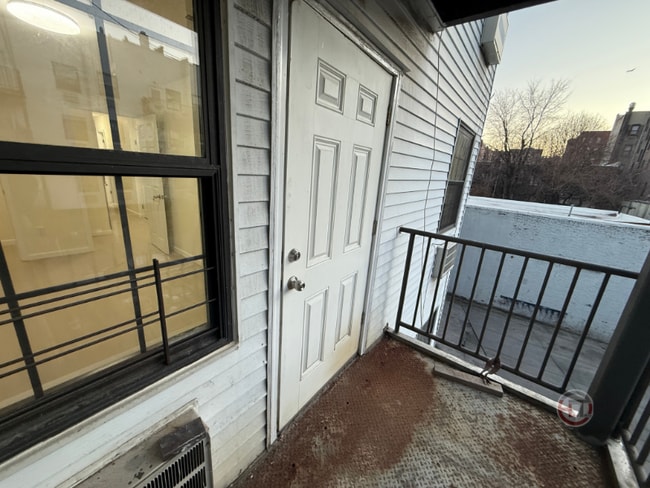 Photo - 1985 Southern Blvd