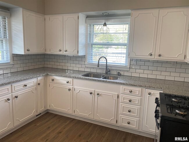 Photo - 2733 E 18th St