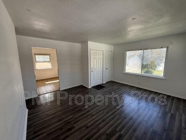 Photo - 5642 N 61st St