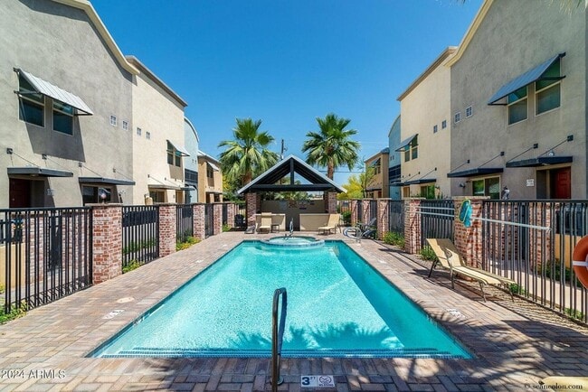 Building Photo - 1406 W Main St