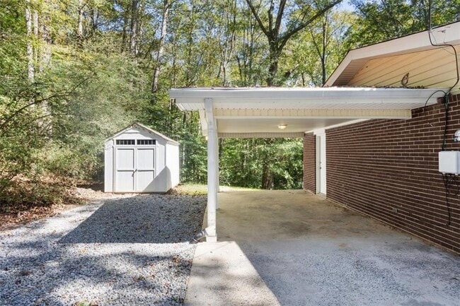 Photo - 601 Oakdale Rd