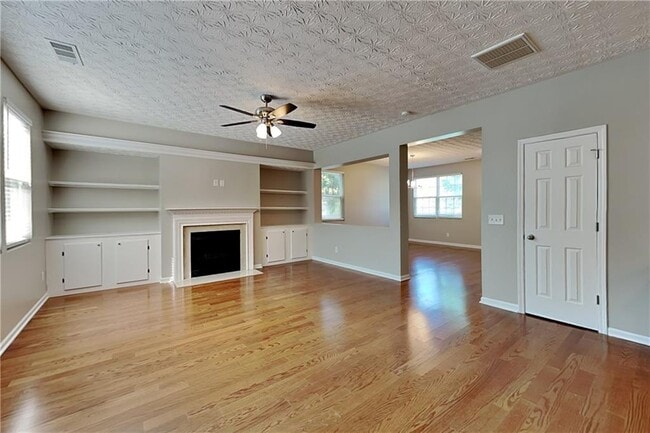Photo - 231 Waterbury Way