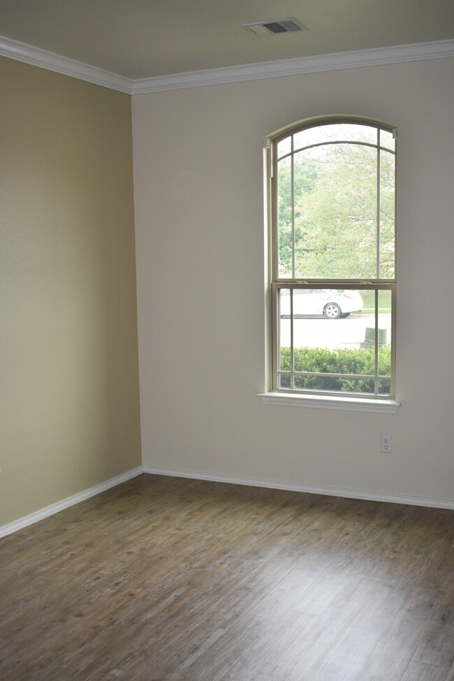 Photo - 233 Eagle Owl Loop