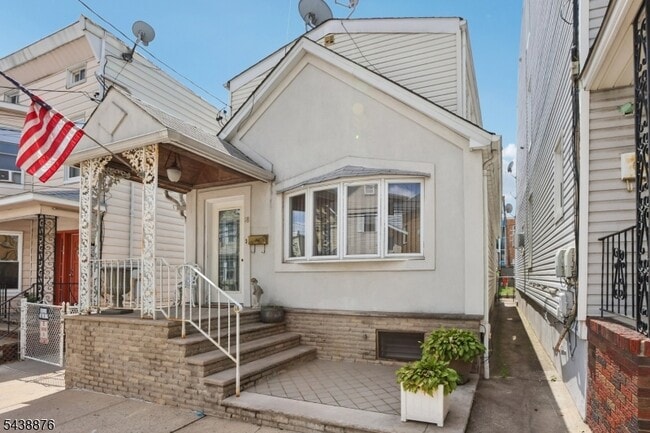 Photo - 18 Patterson St
