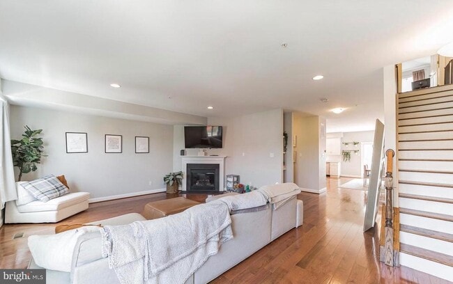 Photo - 314 E Barnard St