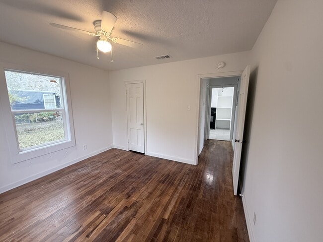 Photo - 620 N Walnut St