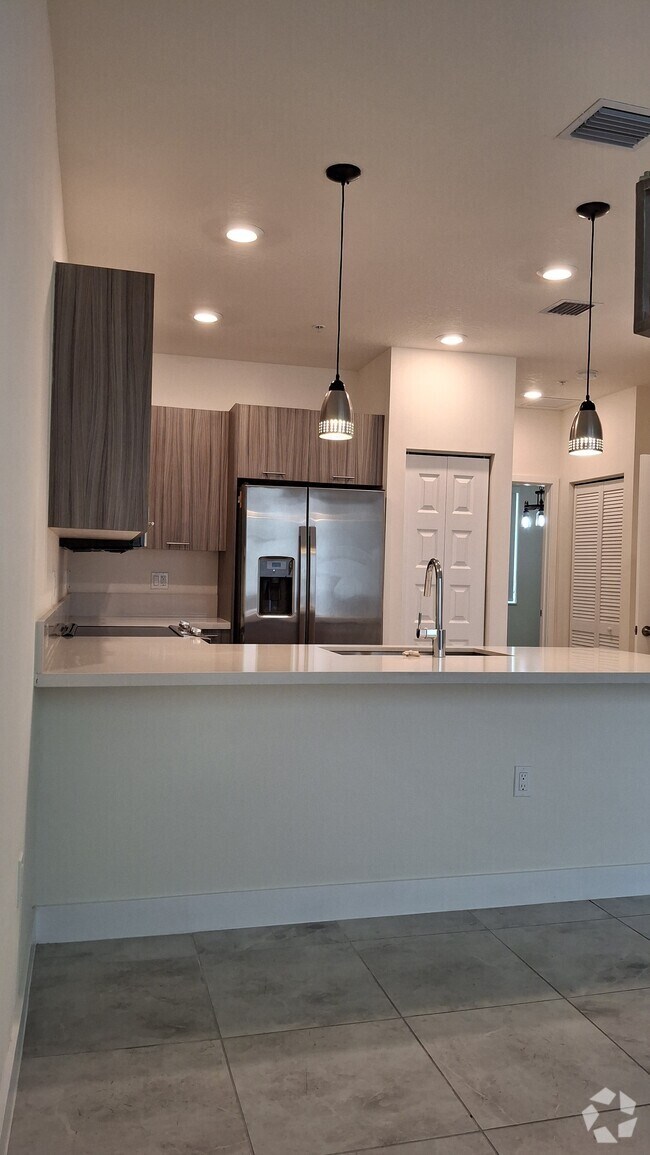 Building Photo - 10290 NW 64th Ter Unit ANDMARK AT DORAL Rental
