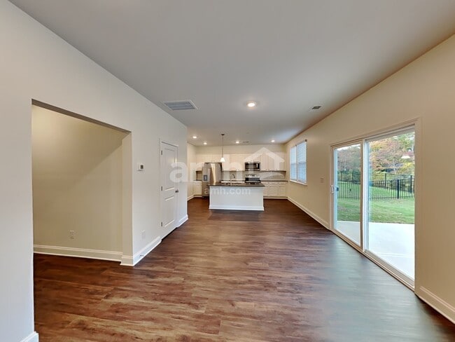Photo - 559 Rivermist Dr