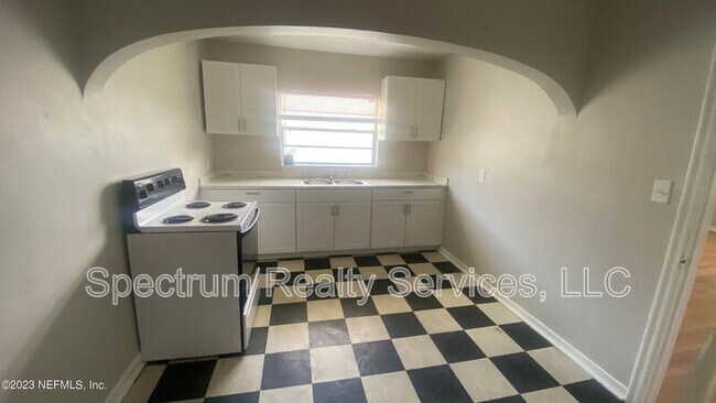 Photo - 1305 Lasalle St Unit #4