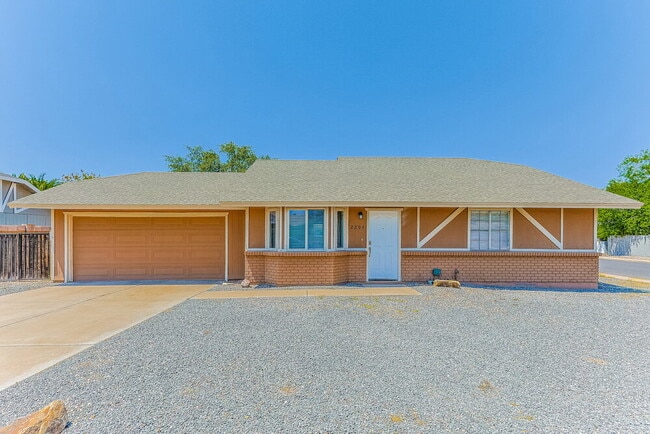 Building Photo - 2203 E Dragoon Ave Rental