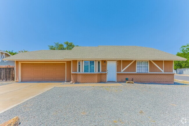 Building Photo - 2203 E Dragoon Ave Rental