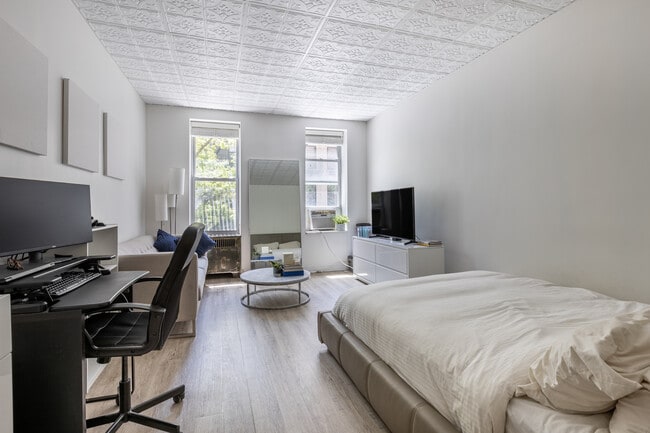 343 E 51st St Unit 2B