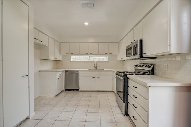 Photo - 12327 Fairmeadow Dr