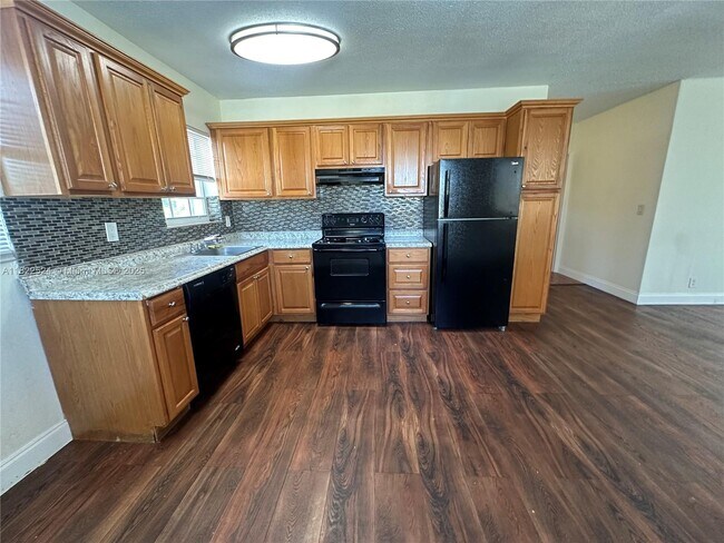 Photo - 5420 NE 22nd Terrace Apartment Unit 25