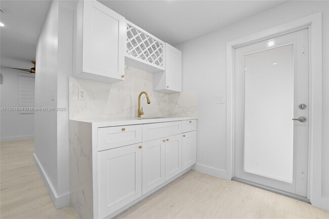 Photo - 129 SW 9th Ave Unit 3