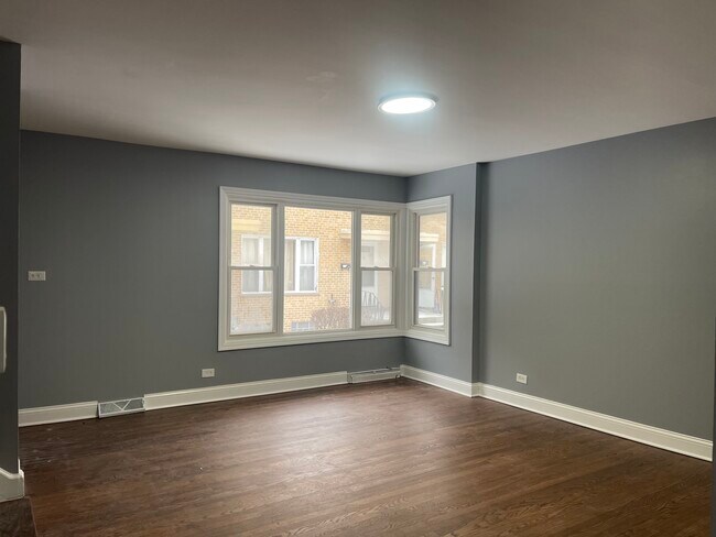 Photo - 9463 Niles Center Rd