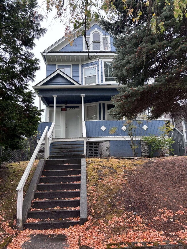 718 S Yakima Ave