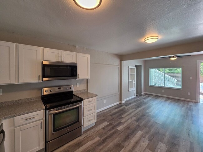 Photo - Phoenix 3 Bed/3 Bath in Coronado!