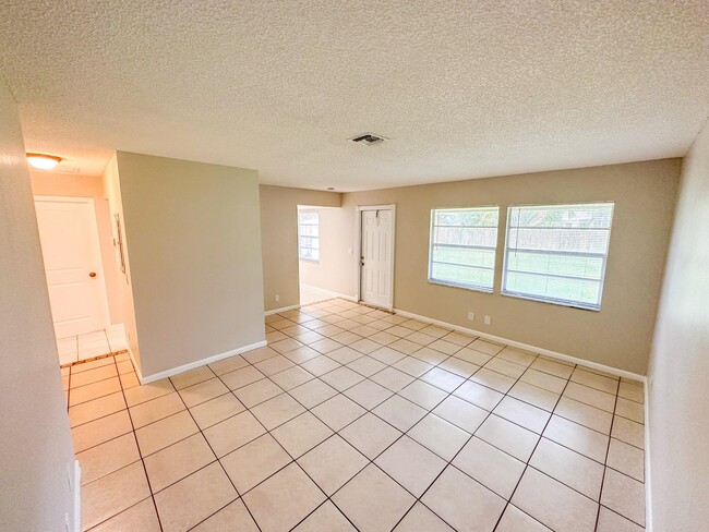 Photo - 2682 Hinda Rd